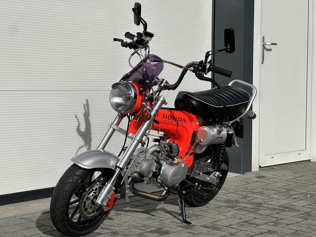 JINCHENG Bromfiets JC50Q (Honda Dax) | Volledig in nieuwstaa