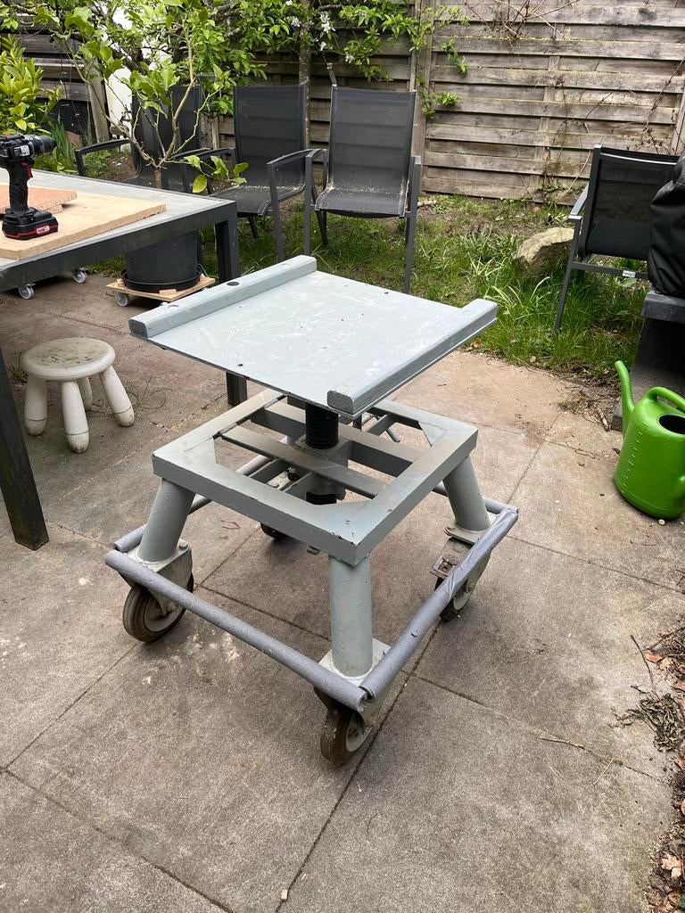 Beeldhouwbok op wielen, Ophalen, Gebruikt