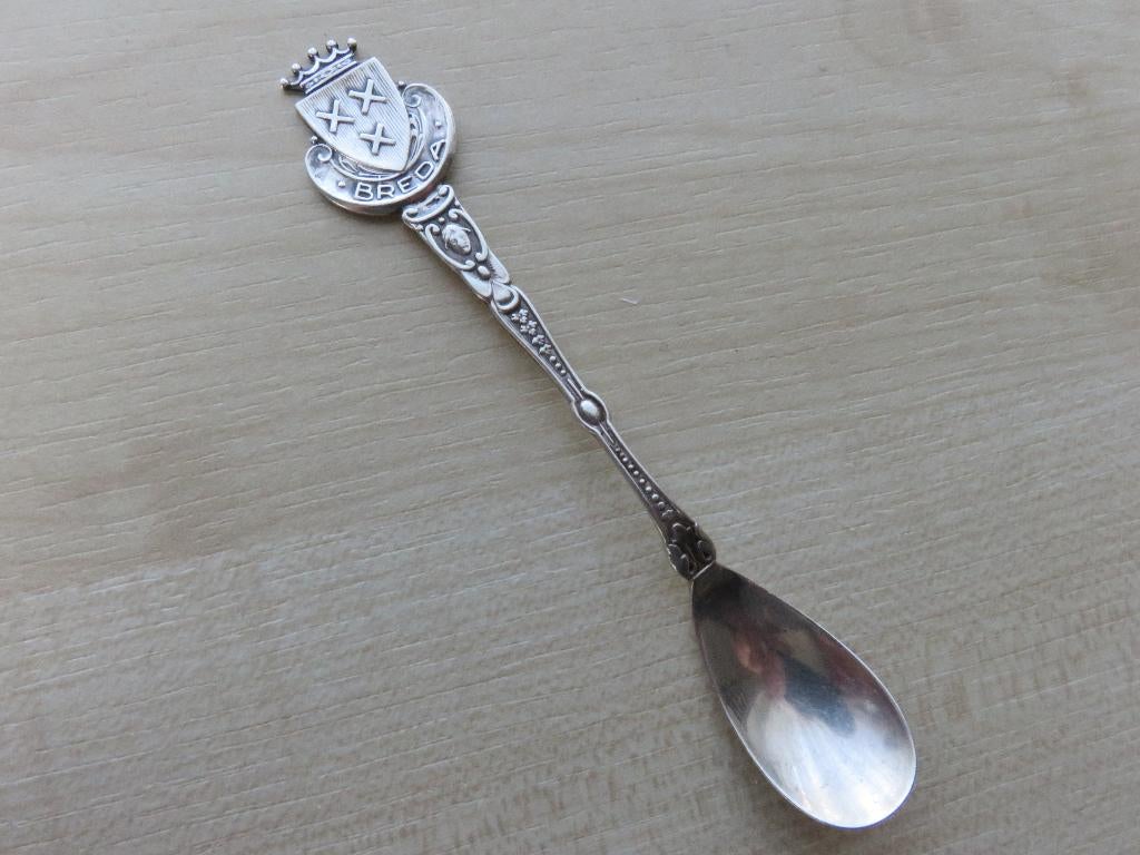 Zilver. Breda zilveren lepeltje 11,5 cm. Zwaardje, Antiek en Kunst, Antiek | Bestek, Verzenden