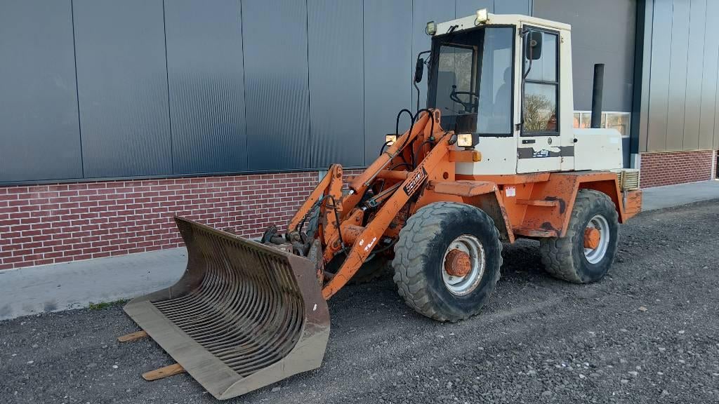 Schaeff SKL 831 shovel bak+vorken shovel SKL 831 (bj 1990), Zakelijke goederen, Machines en Bouw | Kranen en Graafmachines, Wiellader of Shovel