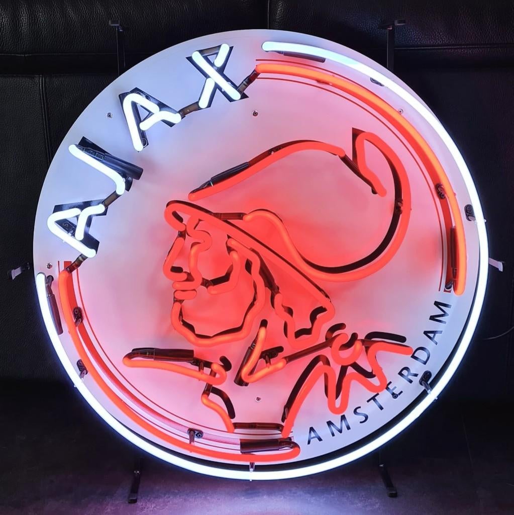 Ajax Amsterdam neon licht reclame decoratie voetbal club, Verzamelen, Ophalen of Verzenden, Nieuw, Lichtbak of (neon) lamp