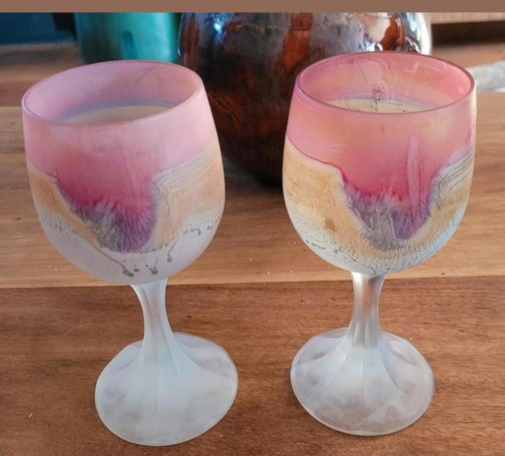 2 Gematteerde wijnglazen met unieke artistieke afbeelding, Glas of Glazen, Nieuw, Ophalen of Verzenden, Glas