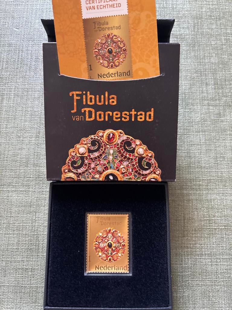 Fibula van Dorestad postzegel met certificaat, Ophalen of Verzenden, Na 1940, Postfris