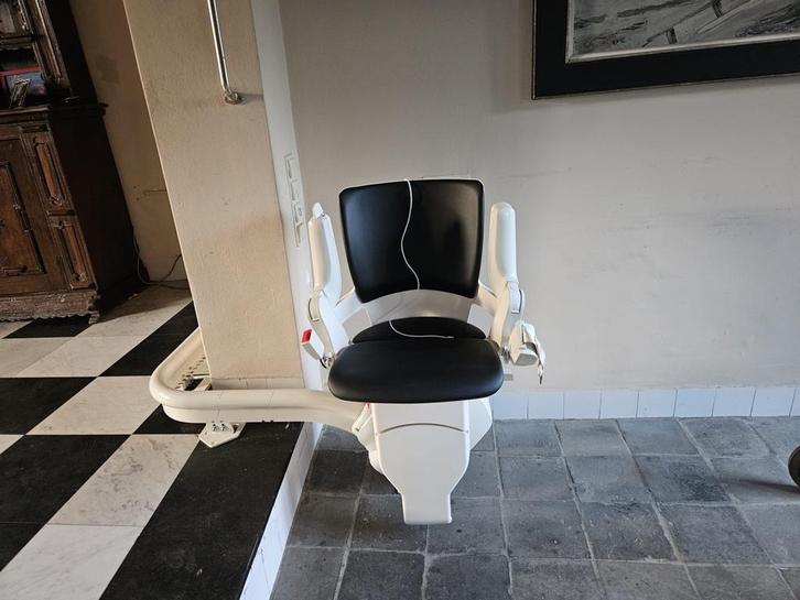 Traplift, OTOLIFT, Diversen, Trapliften, Zo goed als nieuw, Met bocht, Ophalen