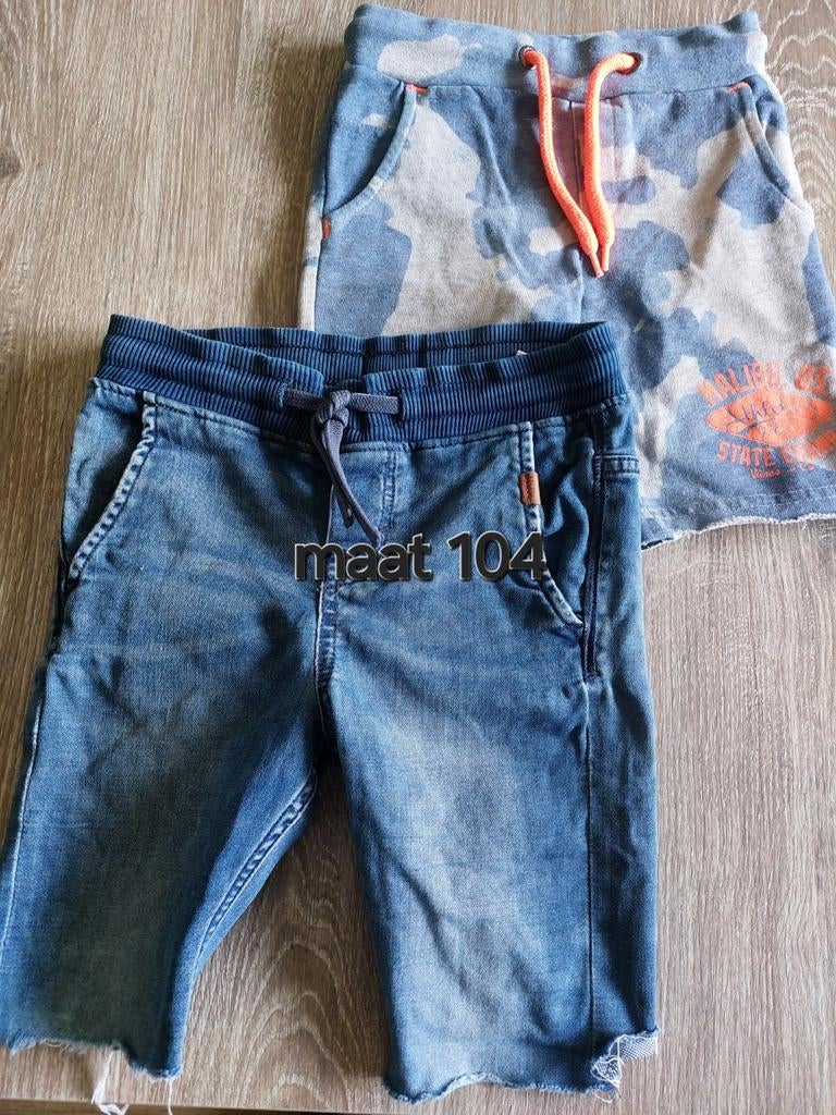 2x Jongens korte broek maat 104, Kinderen en Baby's, Kinderkleding | Maat 104, Broek, Gebruikt, Ophalen of Verzenden, Onbekend