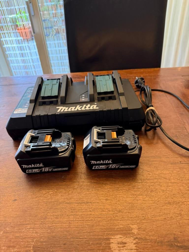 Te koop Makita duo lader + 6.0 ah accu’s, Ophalen, Nieuw