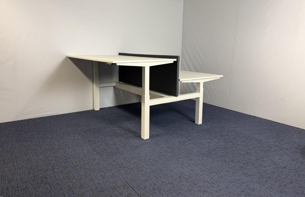 2 x Bench zit/sta bureau Ahrend (elektrisch) - 200 x 210 cm., Huis en Inrichting, Bureaus, Ophalen, In hoogte verstelbaar, Gebruikt