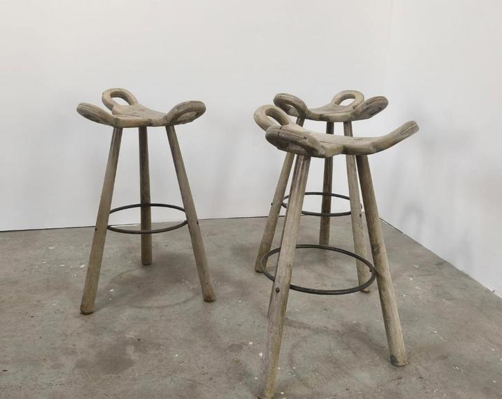 Brutalist Spaanse barkrukken, Huis en Inrichting, Barkrukken, Gebruikt, 60 tot 90 cm, Hout, 2 krukken, Ophalen