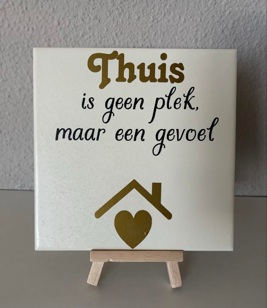 Decoratieve tegel met inspirerende tekst 'Thuis is geen plek, Huis en Inrichting, Woonaccessoires | Tekstborden en Spreuken, Ophalen of Verzenden