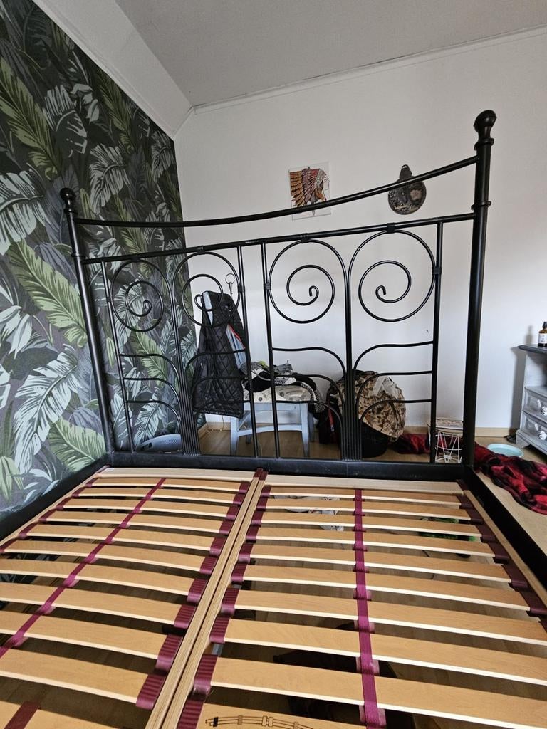 Zwart stalen bed, Huis en Inrichting, Slaapkamer | Bedden, Ophalen, 70 cm of minder, Zwart, Twijfelaar