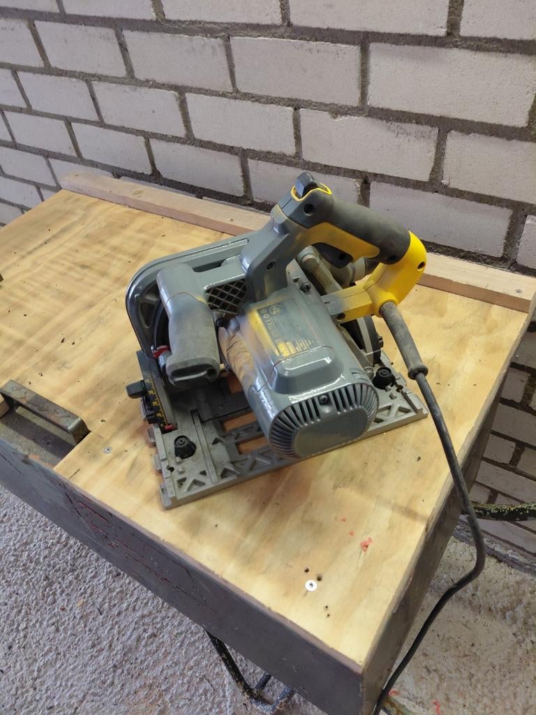 DeWalt DWS520 invalzaag, 1300W, 165mm blad, Doe-het-zelf en Verbouw, Gebruikt, Invalzaag, DeWalt, Ophalen of Verzenden