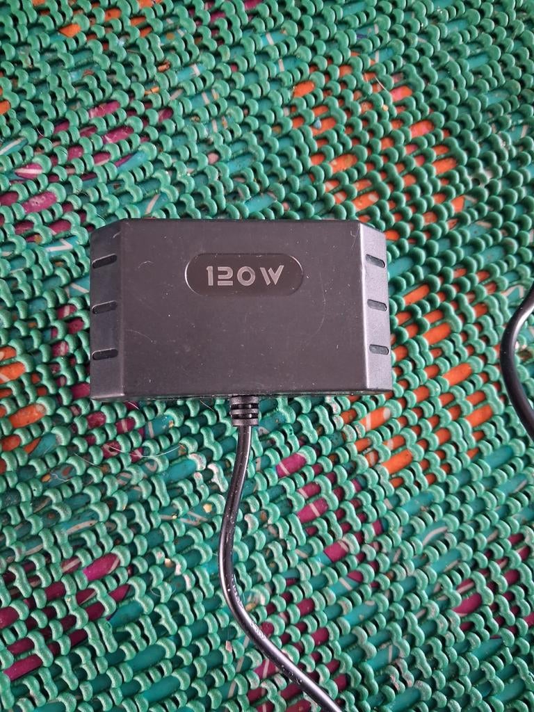 Car charger, Ophalen of Verzenden, Zo goed als nieuw