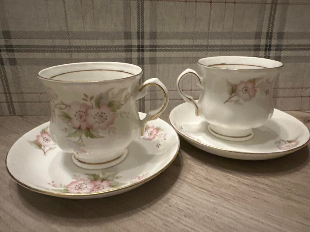Balmoral Bone China Kopjes en Schotels - Fijn Bloemmotief (S, Ophalen of Verzenden