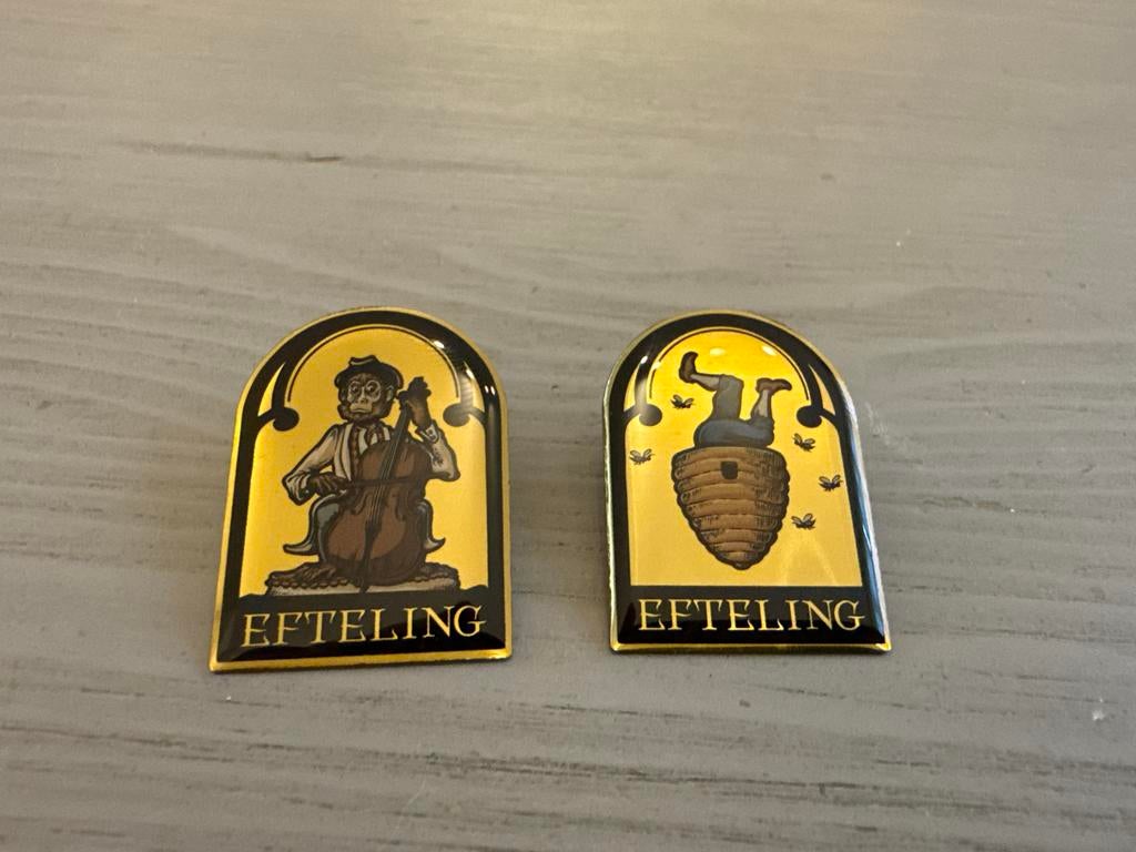 Te ruil aangeboden: Efteling Smidje pins. Aap en bijenkorf, Ophalen of Verzenden, Zo goed als nieuw, Button of Speldje