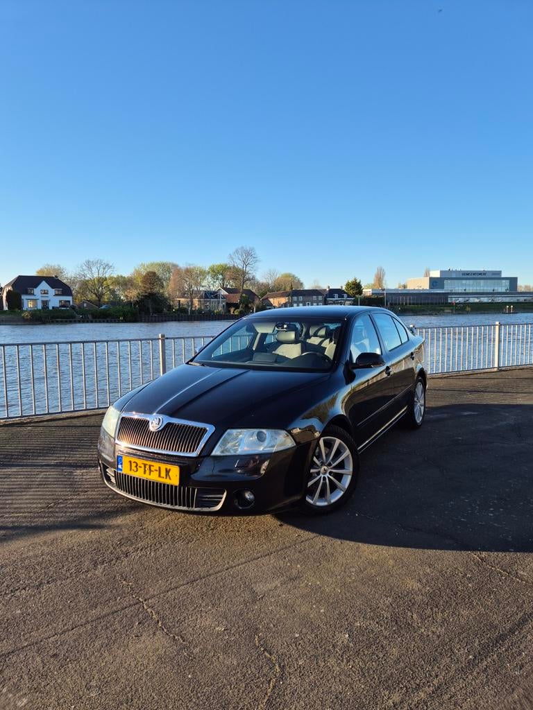 Skoda Octavia 2.0 Tfsi RS 147KW 2006 Zwart, Auto's, Skoda, Zwart, 4 cilinders, 1984 cc, Leder en Stof