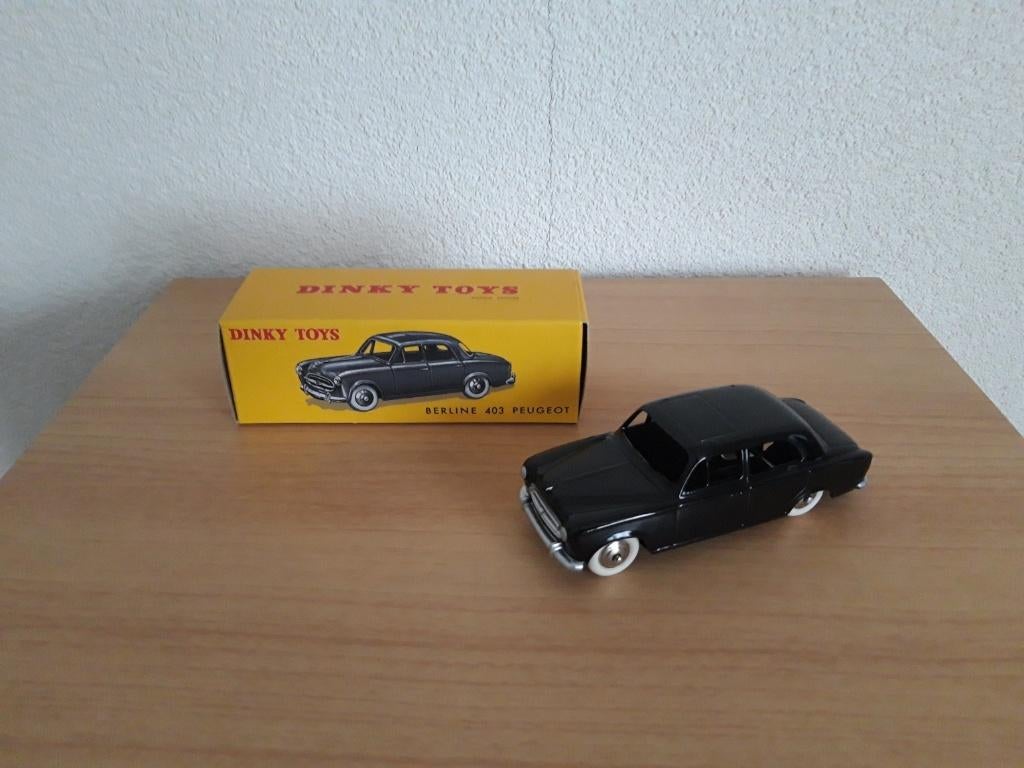 Dinky toys 24B Peugeot 403 Berline d'origine Made in France Meccano