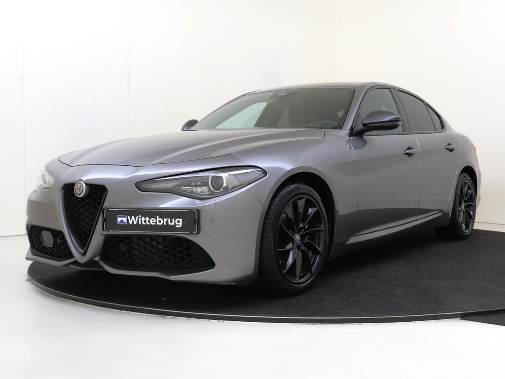Alfa Romeo Giulia 2.0T Super | Navigatie | Camera | Lederen, Auto's, Alfa Romeo, Automaat, 4 cilinders, 14 km/l, Startonderbreker