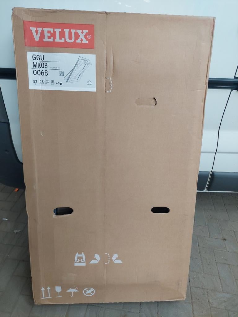Nieuw VELUX kunststof dakraam GGU mk08 78x140 met gootstuk, Doe-het-zelf en Verbouw, Glas en Ramen, Nieuw, Dakraam, Minder dan 80 cm