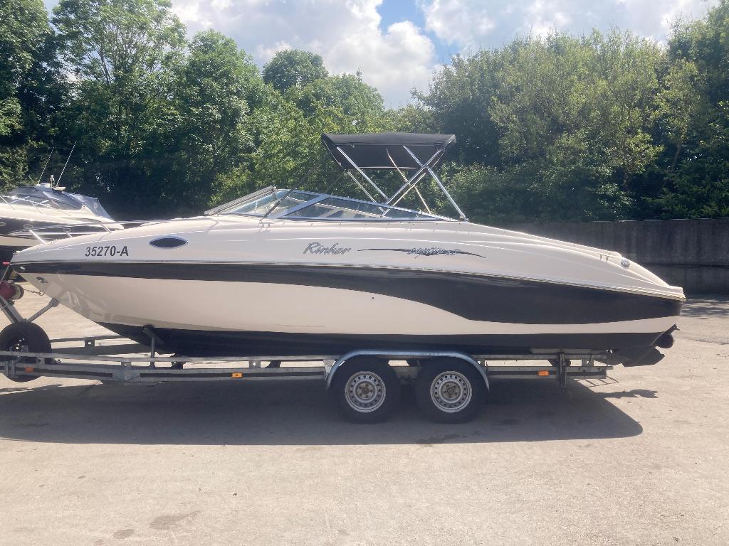 Rinker Captiva 232 Cuddy Cabin Speedboot, Ophalen, Zo goed als nieuw
