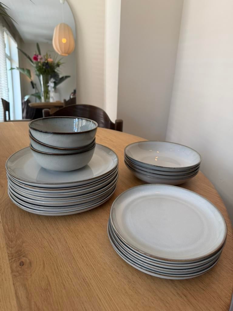 Ikea Gladelig servies 18-delig, Huis en Inrichting, Keuken | Servies, Ophalen of Verzenden, Zo goed als nieuw, Bord(en), Overige stijlen