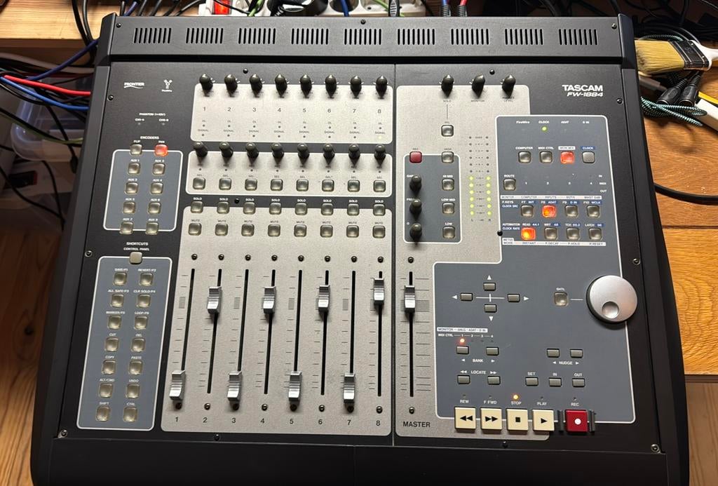 Tascam FW-1884 FireWire Audio/MIDI Interface, Muziek en Instrumenten, Ophalen, Gebruikt, 10 tot 20 kanalen, Microfooningang