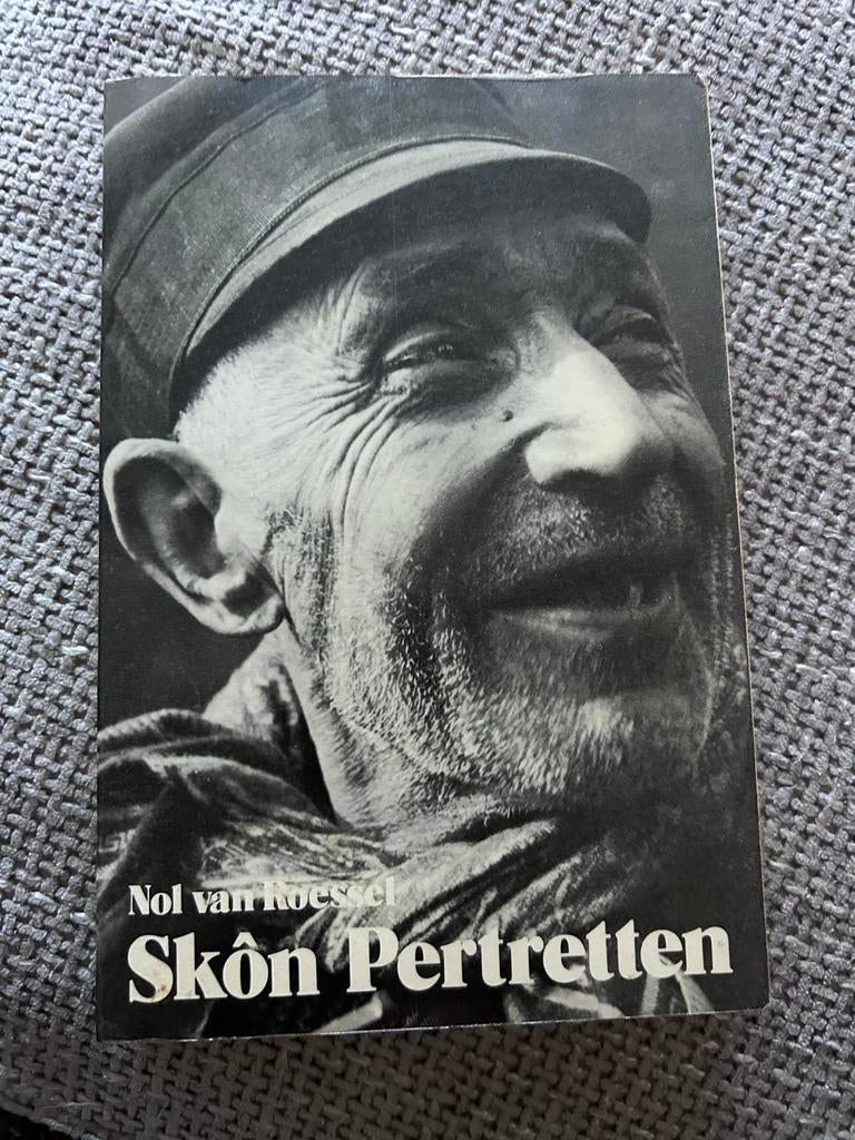 Skôn Pertrettten - Nol van Roessel, Ophalen of Verzenden, Zo goed als nieuw