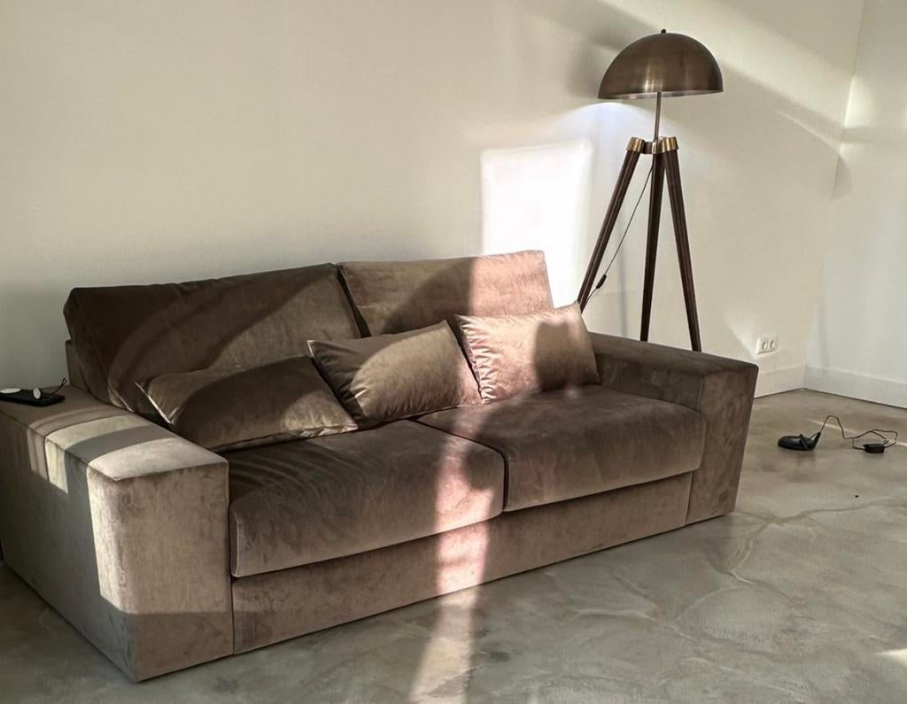 Taupe stoffen bank met kussens 2mnd oud, Ophalen, Gebruikt, Tweepersoons, 75 tot 100 cm