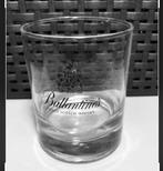 Ballantine’s scotch whisky glas met verzw. bodem. H. 9 cm., Verzamelen, Glas en Borrelglaasjes, Ophalen of Verzenden, Zo goed als nieuw