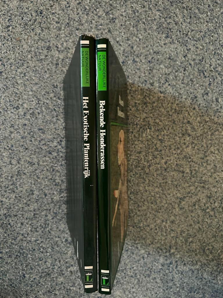 2 boeken: Het Exotische Plantenrijk & Bekende Hondenrassen, Ophalen of Verzenden, Zo goed als nieuw, Natuur algemeen