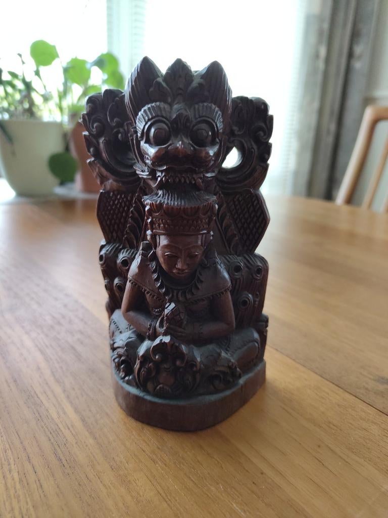 Houten beeldje van zittende figuur met masker (Indonesië), Antiek en Kunst, Ophalen of Verzenden