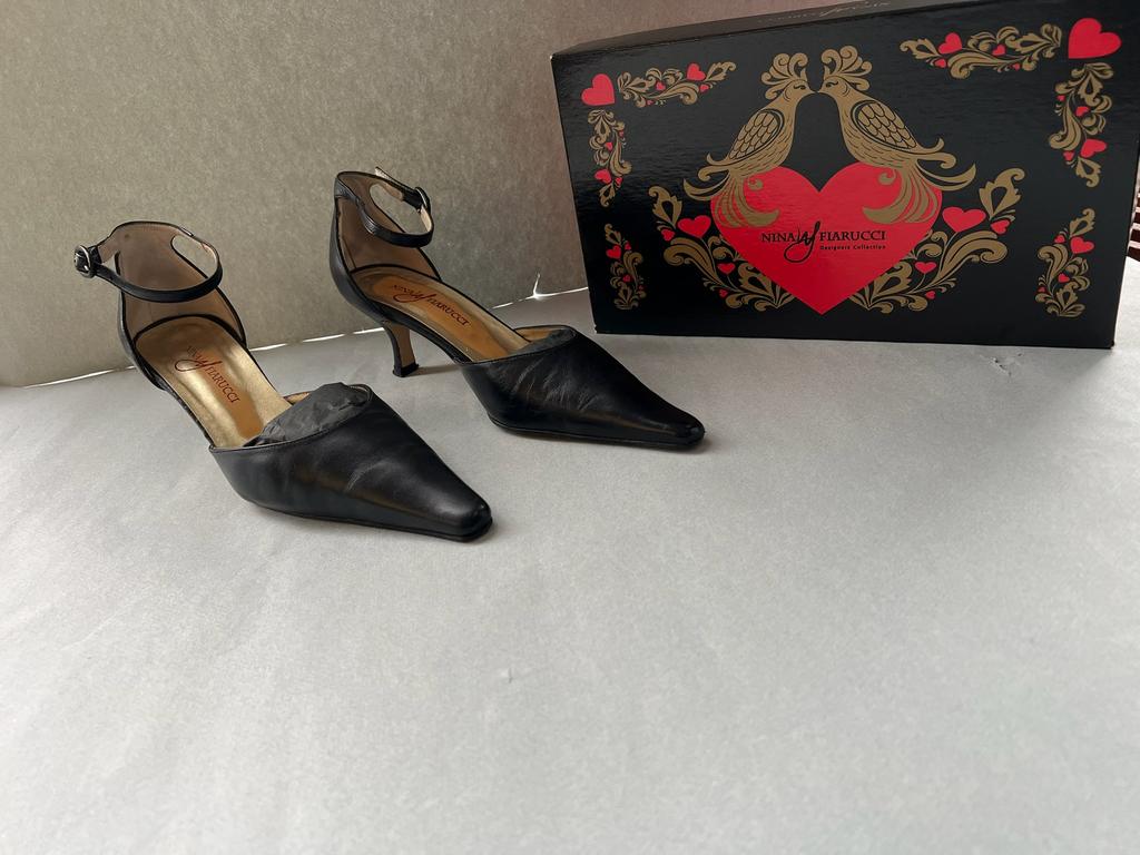 Nina Fiarucci Zwarte Pumps met enkelbandje - maat 6, Pumps, Zwart, Ophalen of Verzenden, Gedragen