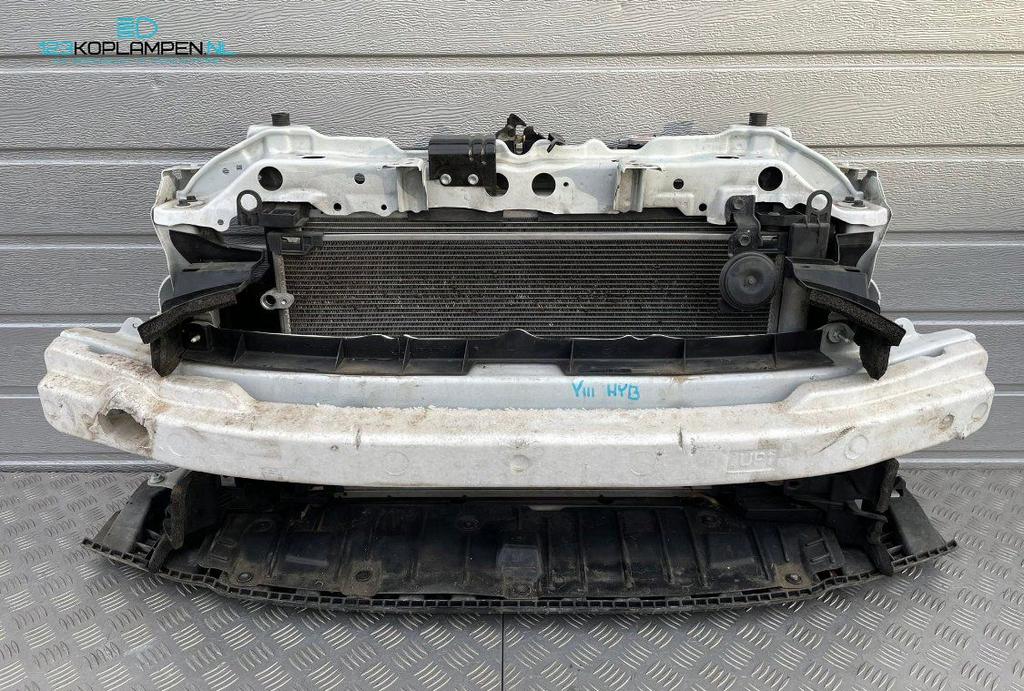 Toyota Yaris 3 / III Facelift 1.5 Hybride Voorfront koelerpa