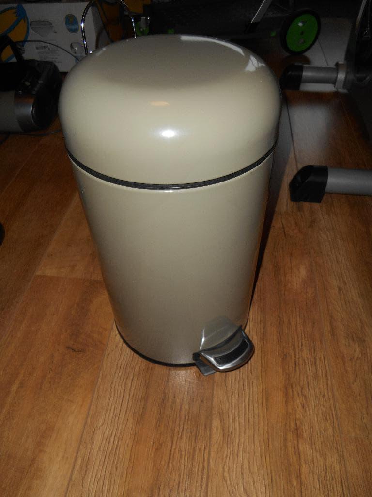 prachtige nieuwe olijfkleurige prullenbak 44 cm hoog, Kunststof, Nieuw, 40 liter of meer, Ophalen of Verzenden