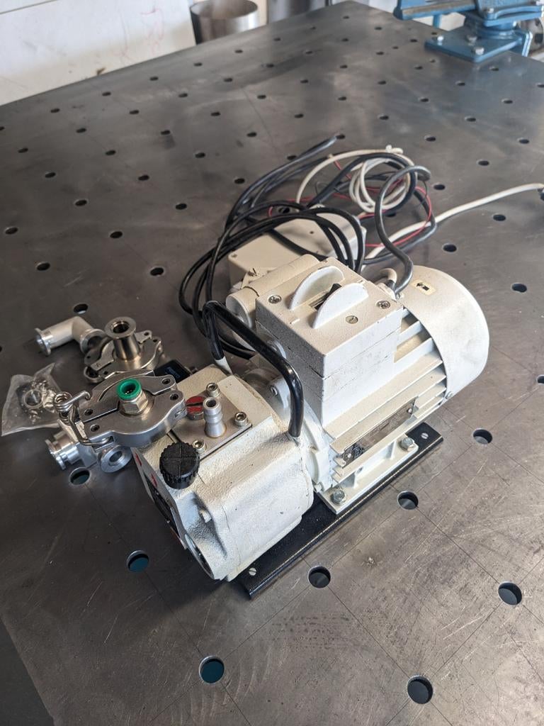 Leybold vacuumpomp met klep, Ophalen of Verzenden