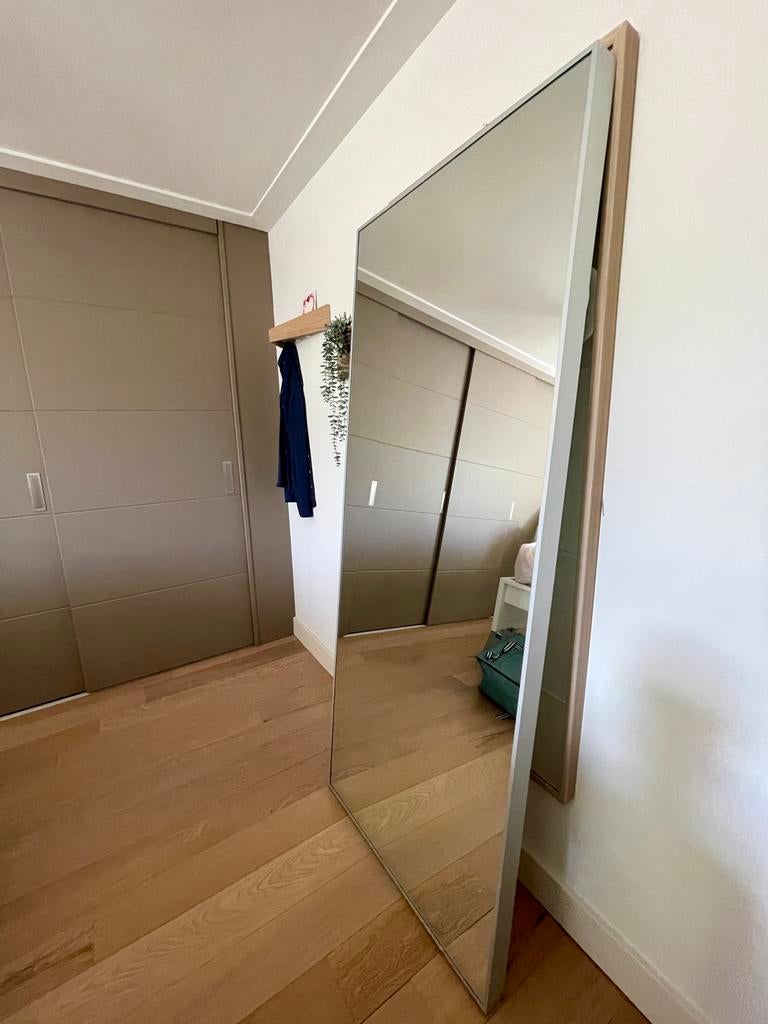 IKEA Hovet spiegel - Grote passpiegel, Huis en Inrichting, Woonaccessoires | Spiegels, Ophalen, Zo goed als nieuw, 75 tot 100 cm