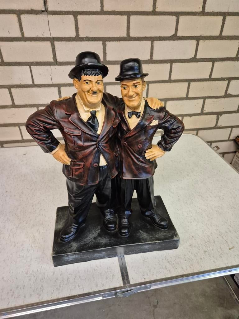 Leuk Laurel & Hardy beeld, 50 cm hoog, in goede staat, Verzamelen, Beelden en Beeldjes, Ophalen of Verzenden, Gebruikt, Mens