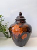 Dekselpot bruin keramiek met bloemmotief, Ophalen of Verzenden