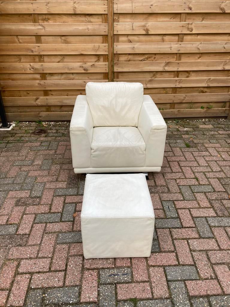Montel leren fauteuil en voetenbank, Huis en Inrichting, Fauteuils, Ophalen of Verzenden, Gebruikt, 75 tot 100 cm, 50 tot 75 cm