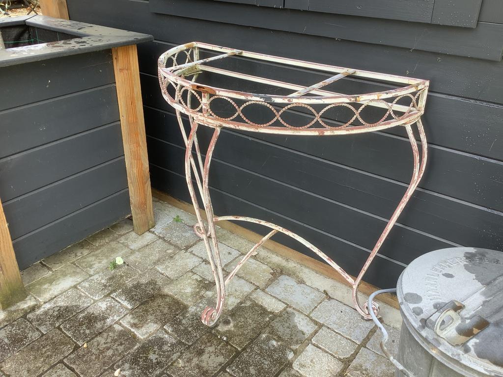Schattig sierlijk ijzeren onderstel heeft wat liefde nodig, Tuin en Terras, Tuintafels, Ophalen of Verzenden, Zo goed als nieuw