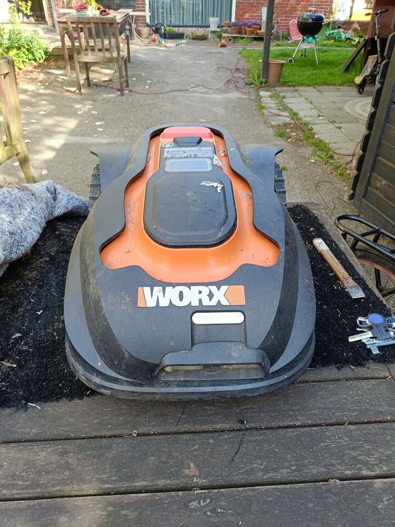 2 Worx Landroid robotmaaiers voor onderdelen, Ophalen of Verzenden, Gebruikt, Accu-grasmaaier, Worx