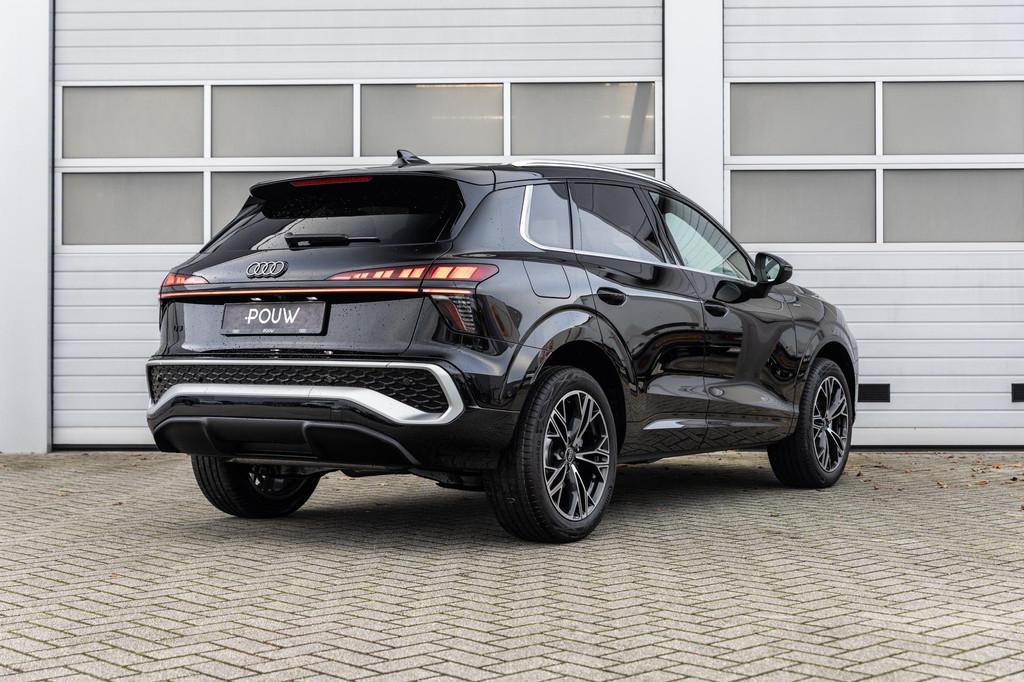 Audi Q3 1.5 e-hybrid 272pk S edition | Verlicht Audi logo |, Auto's, Audi, 12 maanden, 1800 kg, 4 cilinders, 150 min