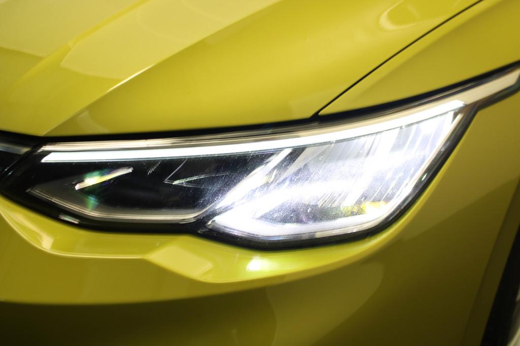 Volkswagen Golf 1.0 eTSI Life |Carplay|ACC| (bj 2021), Auto's, Stof, Gebruikt, Overige kleuren, 23 km/l