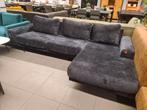 Nieuwe hoekbank 300x175cm zwarte velourse stof €600, Ophalen, ., Nieuw, .