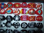 Doos Ringen 30 stuks Rood Zwart tinten Kunststof M 16 t/m 21, Sieraden, Tassen en Uiterlijk, Ringen, Kunststof, Overige kleuren