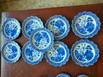 Negen vintage porseleinen ontbijtborden Old Blue Handmade, Ophalen of Verzenden, Zo goed als nieuw, Bord(en), Overige stijlen