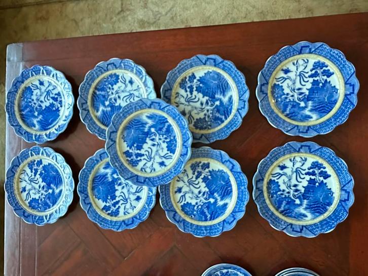 Negen vintage porseleinen ontbijtborden Old Blue Handmade, Huis en Inrichting, Keuken | Servies, Zo goed als nieuw, Bord(en), Overige stijlen