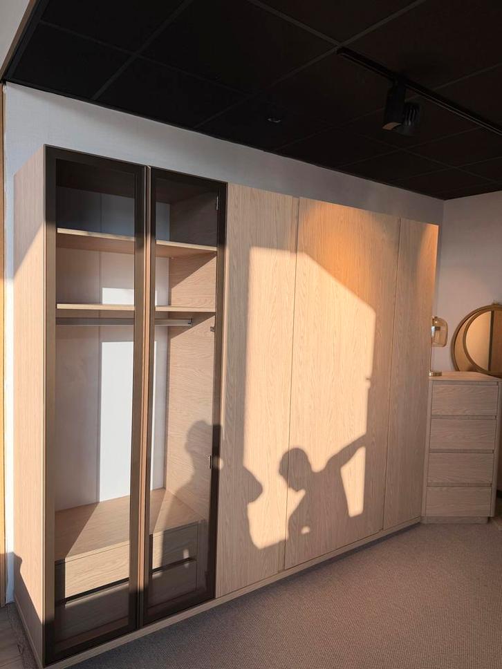 Complete Slaapkamer Set: Kledingkast, Bijzetkast, Spiegel, N, Huis en Inrichting, Kasten | Kledingkasten, Nieuw, 200 cm of meer