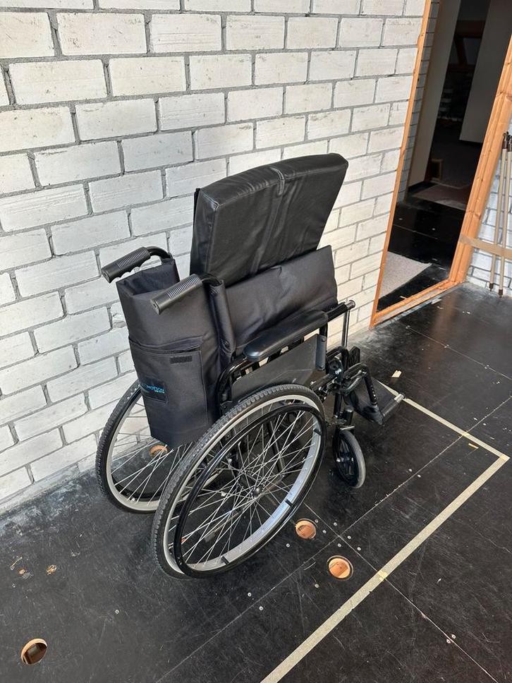 Inklapbare rolstoel met beensteunen zo goed als nieuw, Diversen, Rolstoelen, Zo goed als nieuw, Duwrolstoel, Inklapbaar, Ophalen