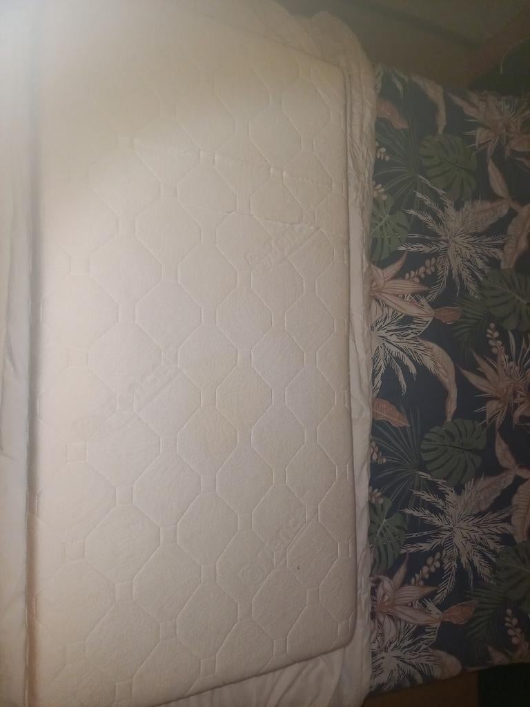 Ledikant met matras, Kinderen en Baby's, Babywiegjes en Ledikanten, Ophalen, Zo goed als nieuw, Ledikant