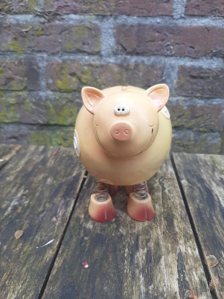 Spaarpot varken met veren poten wiebel pootjes, Verzamelen, Ophalen of Verzenden, Zo goed als nieuw, Steen, Aardewerk of Keramiek